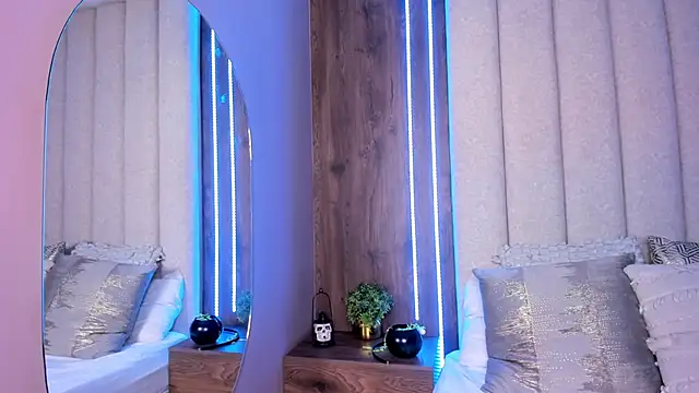 LucySalvatore  online show from 11-01-25, 11:40