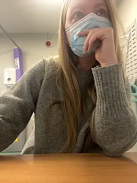 Snapshot of hazel_wood21 chatting on 02-20-26, 12:05 hazel wood21 online show from 02-20-26, 12:05