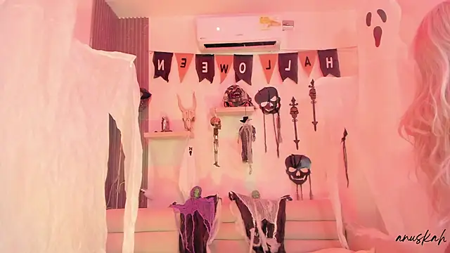 Snapshot of anuskah chatting on 10-13-25, 05:46 anuskah online show from 10-13-25, 05:46