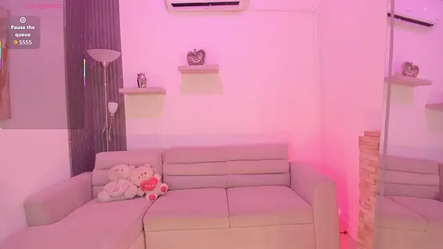 Snapshot of anuskah chatting on 12-15-25, 07:40 anuskah online show from 12-15-25, 07:40