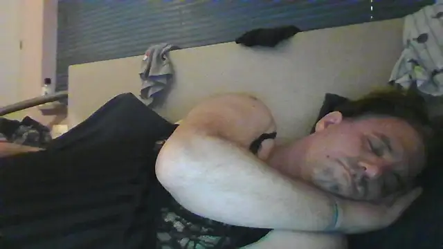 Snapshot of JasperGeil chatting on 10-08-25, 05:49 JasperGeil online show from 10-08-25, 05:49