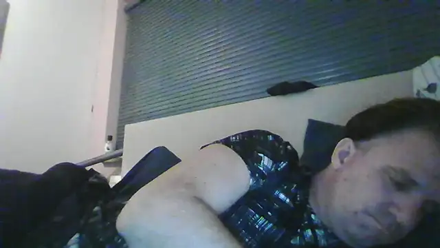 Snapshot of JasperGeil chatting on 10-08-25, 08:17 JasperGeil online show from 10-08-25, 08:17