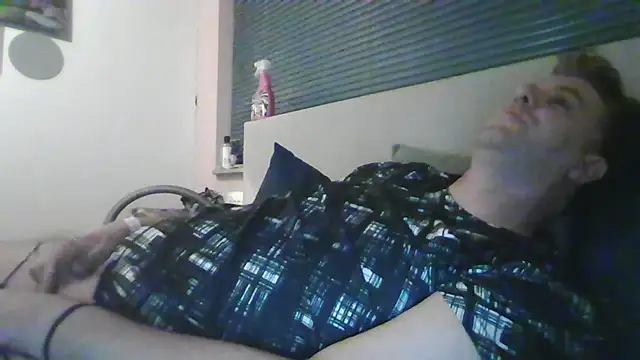 Snapshot of JasperGeil chatting on 10-11-25, 11:14 JasperGeil online show from 10-11-25, 11:14