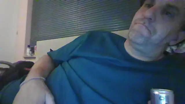 Snapshot of JasperGeil chatting on 10-12-25, 11:15 JasperGeil online show from 10-12-25, 11:15
