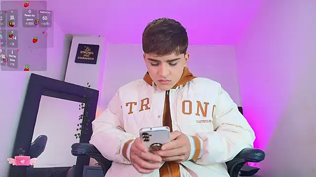 Snapshot of Lucass_love chatting on 01-11-26, 02:00 Lucass love online show from 01-11-26, 02:00