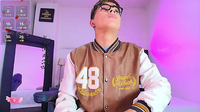 Snapshot of Lucass_love chatting on 01-13-26, 01:16 Lucass love online show from 01-13-26, 01:16