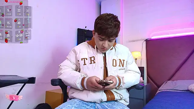 Snapshot of Lucass_love chatting on 02-03-26, 01:05 Lucass love online show from 02-03-26, 01:05