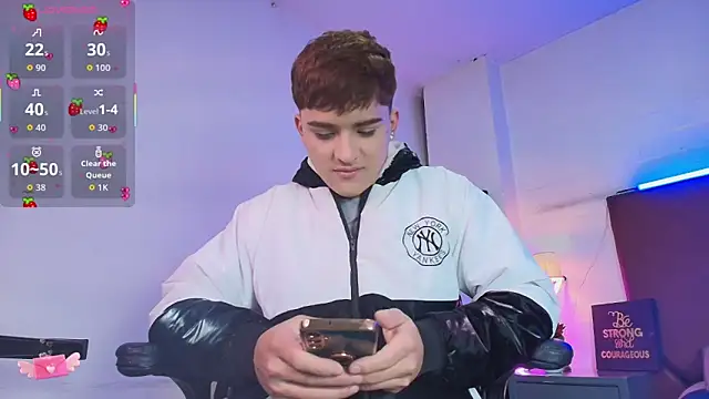 Snapshot of Lucass_love chatting on 02-07-26, 01:15 Lucass love online show from 02-07-26, 01:15