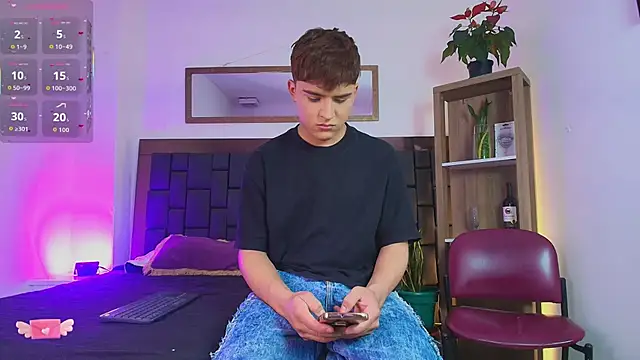 Snapshot of Lucass_love chatting on 02-12-26, 07:31 Lucass love online show from 02-12-26, 07:31