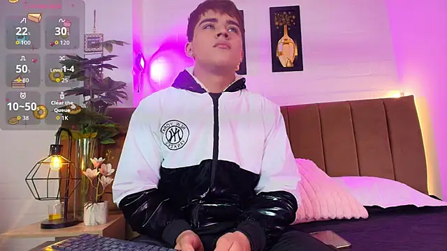 Snapshot of Lucass_love chatting on 02-20-26, 04:53 Lucass love online show from 02-20-26, 04:53