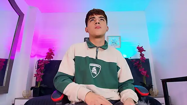 Snapshot of Lucass_love chatting on 03-04-26, 03:01 Lucass love online show from 03-04-26, 03:01