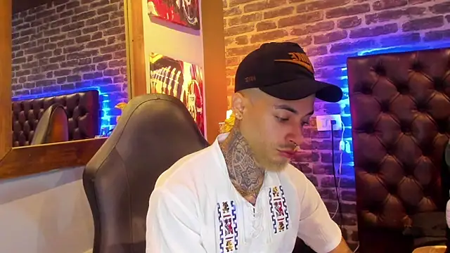 Snapshot of VinzenzRizzo chatting on 12-23-25, 01:14 VinzenzRizzo online show from 12-23-25, 01:14