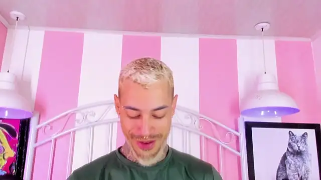 Snapshot of VinzenzRizzo chatting on 01-17-26, 04:17 VinzenzRizzo online show from 01-17-26, 04:17