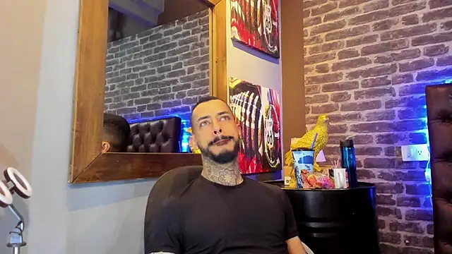 Snapshot of VinzenzRizzo chatting on 02-04-26, 04:18 VinzenzRizzo online show from 02-04-26, 04:18