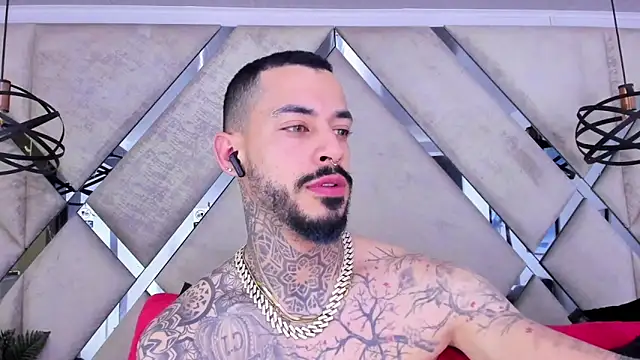 Snapshot of VinzenzRizzo chatting on 02-05-26, 04:28 VinzenzRizzo online show from 02-05-26, 04:28