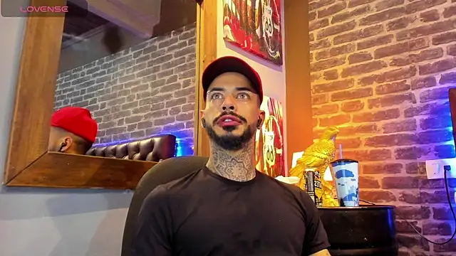 Snapshot of VinzenzRizzo chatting on 02-06-26, 04:17 VinzenzRizzo online show from 02-06-26, 04:17