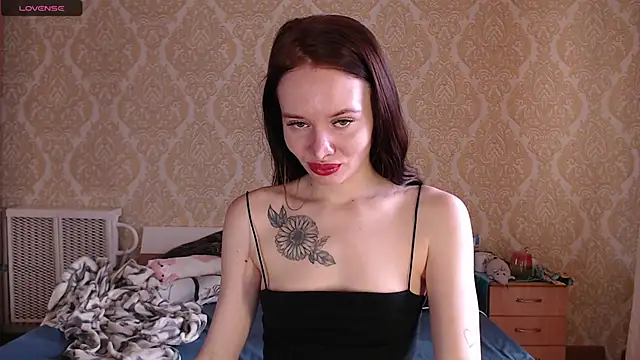 Snapshot of Kitkaat00 chatting on 09-19-25, 01:01 Kitkaat00 online show from 09-19-25, 01:01