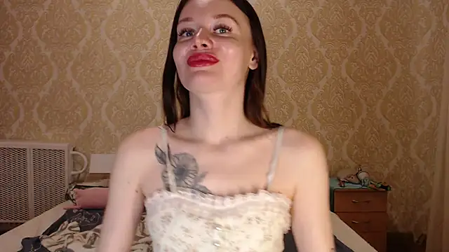 Snapshot of Kitkaat00 chatting on 10-12-25, 03:11 Kitkaat00 online show from 10-12-25, 03:11