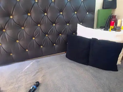 Snapshot of DojaBoootie chatting on 11-19-25, 06:24 DojaBoootie online show from 11-19-25, 06:24