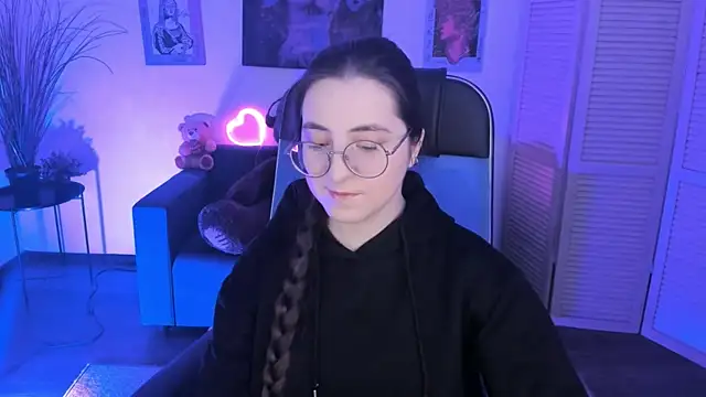 VirtuallVoyant online show from 12-23-25, 04:21