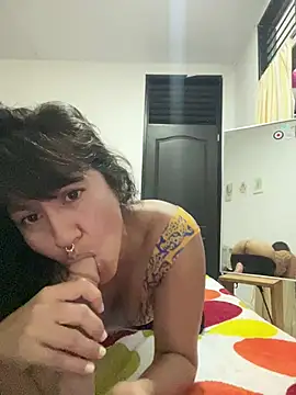 Snapshot of Huitaca_ chatting on 05-09-26, 04:39 Huitaca online show from 05-09-26, 04:39
