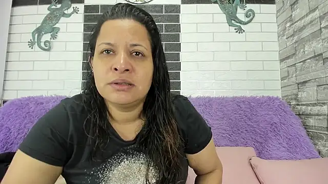 Snapshot of Sandra_Milf_love chatting on 09-20-25, 03:40 Sandra Milf love online show from 09-20-25, 03:40