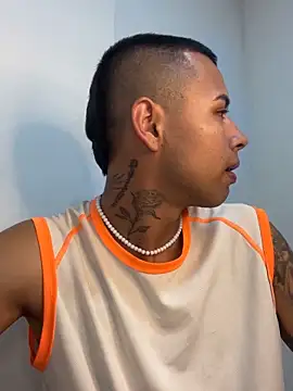  Logan Colton  online show from 09-11-25, 05:13