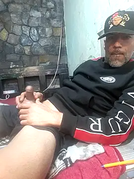 Snapshot of elvergu666 chatting on 11-18-25, 04:22 elvergu666 online show from 11-18-25, 04:22