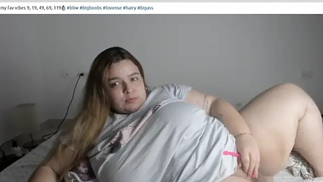 Snapshot of alison__kiss_ chatting on 10-21-25, 05:30 alison kiss online show from 10-21-25, 05:30