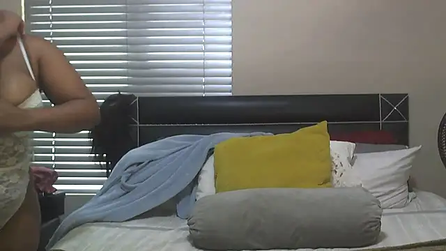 Snapshot of SweetBerryBliss chatting on 11-17-25, 07:47 SweetBerryBliss online show from 11-17-25, 07:47