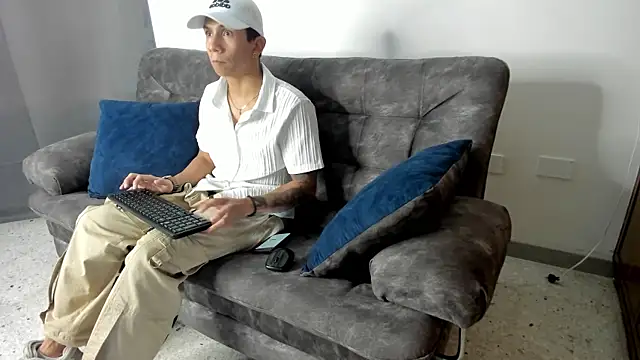 Snapshot of j_deex chatting on 12-01-25, 05:29 j deex online show from 12-01-25, 05:29