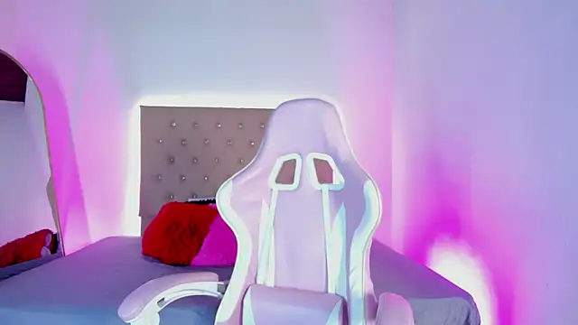 Snapshot of Zafiro__Brown chatting on 09-12-25, 01:22 Zafiro Brown online show from 09-12-25, 01:22