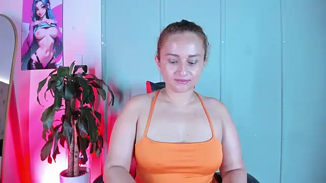 Snapshot of Zafiro__Brown chatting on 10-28-25, 12:41 Zafiro Brown online show from 10-28-25, 12:41