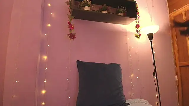 Dafne Mel online show from 11-18-25, 12:42