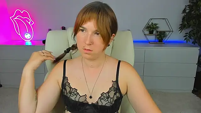 Snapshot of Sofii_darling chatting on 09-12-25, 06:41 Sofii darling online show from 09-12-25, 06:41