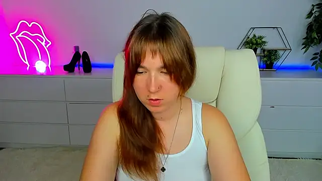 Snapshot of Sofii_darling chatting on 09-21-25, 04:30 Sofii darling online show from 09-21-25, 04:30