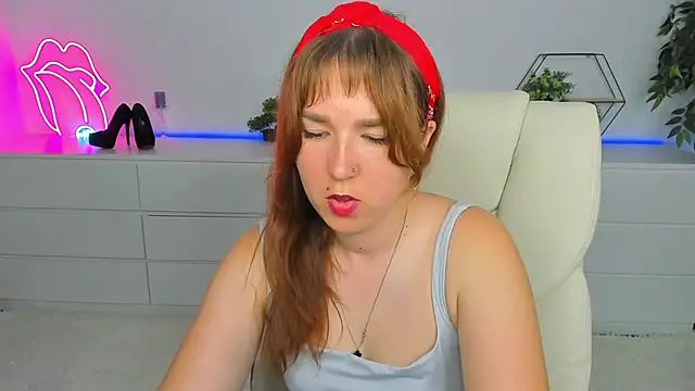 Snapshot of Sofii_darling chatting on 09-23-25, 04:32 Sofii darling online show from 09-23-25, 04:32