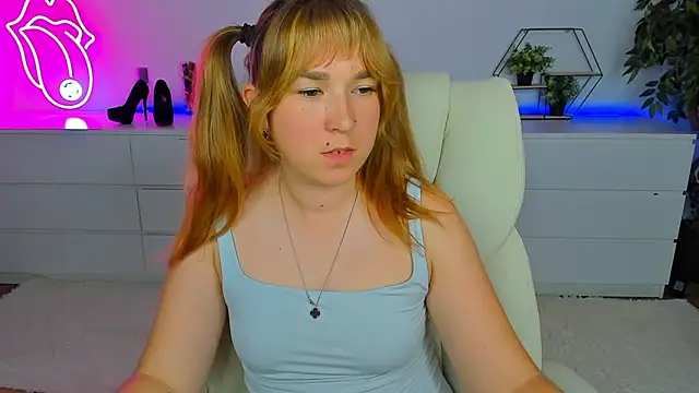 Snapshot of Sofii_darling chatting on 10-02-25, 06:59 Sofii darling online show from 10-02-25, 06:59