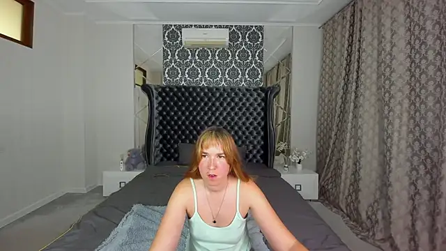 Snapshot of Sofii_darling chatting on 10-06-25, 04:15 Sofii darling online show from 10-06-25, 04:15