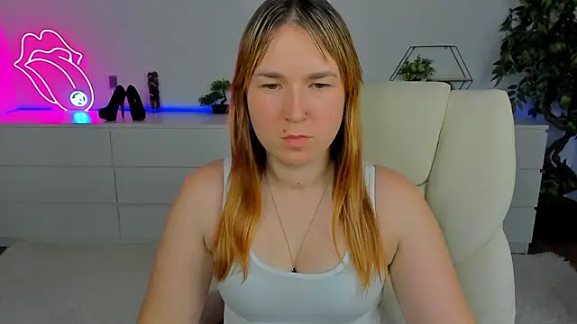 Snapshot of Sofii_darling chatting on 11-21-25, 05:33 Sofii darling online show from 11-21-25, 05:33