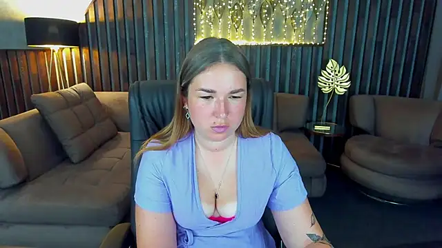 Snapshot of Sofii_darling chatting on 07-17-26, 04:34 Sofii darling online show from 07-17-26, 04:34