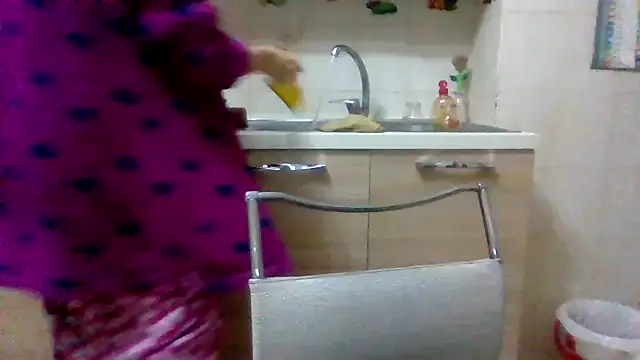 Kelly80 online show from 11-18-25, 03:56