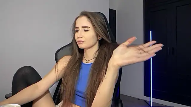 Snapshot of s_meow chatting on 10-31-25, 11:06 s meow online show from 10-31-25, 11:06