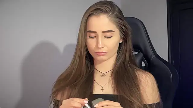 Snapshot of s_meow chatting on 11-09-25, 04:11 s meow online show from 11-09-25, 04:11