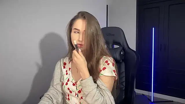 Snapshot of s_meow chatting on 11-14-25, 10:07 s meow online show from 11-14-25, 10:07