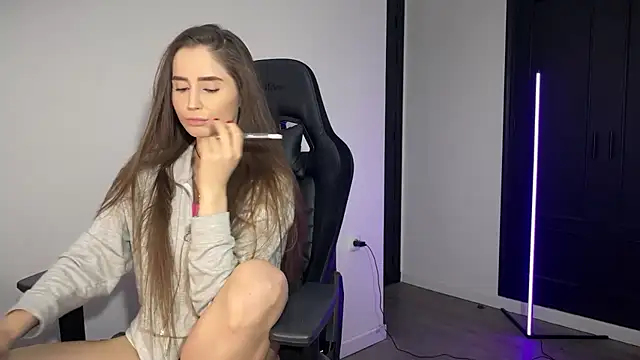 Snapshot of s_meow chatting on 12-16-25, 10:04 s meow online show from 12-16-25, 10:04