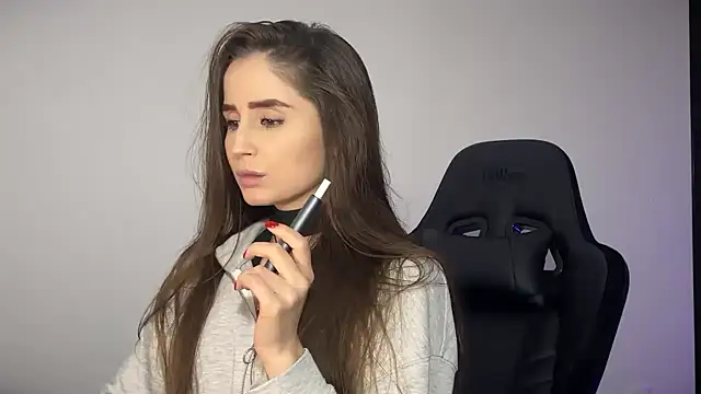 Snapshot of s_meow chatting on 12-17-25, 10:49 s meow online show from 12-17-25, 10:49