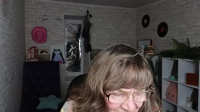 Snapshot of Betty_Brick chatting on 05-26-26, 03:52 Betty Brick online show from 05-26-26, 03:52