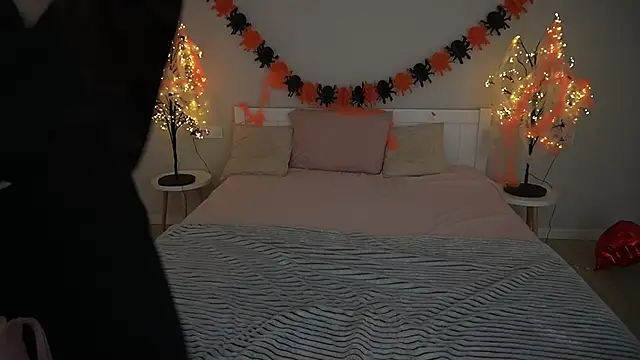 BerryDiva online show from 10-19-25, 06:03