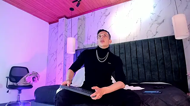 Snapshot of Dustin_Sonne chatting on 09-09-25, 03:50 Dustin Sonne online show from 09-09-25, 03:50